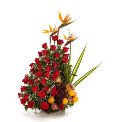 Frutero con 36 Rosas Frescas y Frutas Seleccionadas - Diseño Incondicional