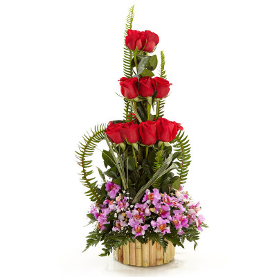 Arreglo de 18 Rosas y Orquídeas Hawaianas - Diseño Idilio Arreglo de 18 Rosas y Orquídeas Hawaianas - Diseño Idilio