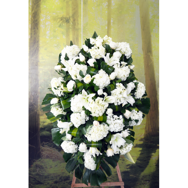 Pedestal en rosas lirios y hortensias