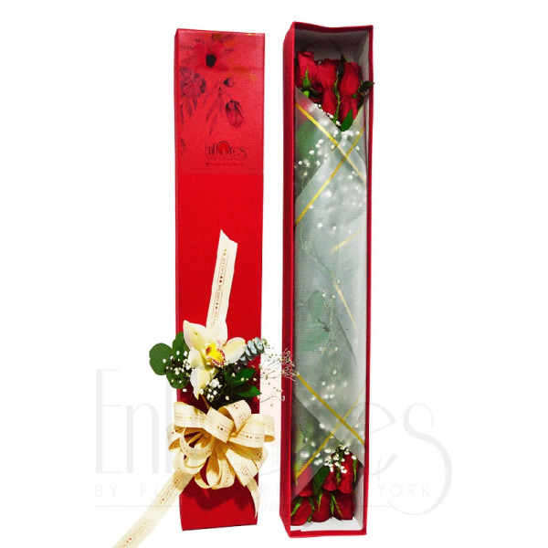 Caja con 12 Rosas Frescas y Orquídeas - Diseño Eficaz