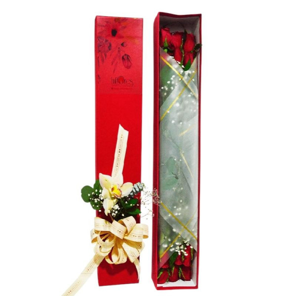 Caja con 24 Rosas y Aplique de Orquídeas - Diseño Eficaz