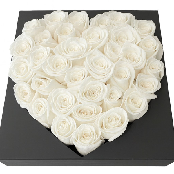 Corazón en rosas blancas