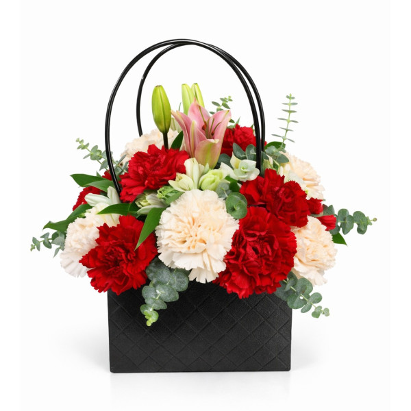 cartera negra con flores surtidas