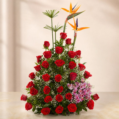Arreglo de 30 Rosas y Orquídeas en Base Rústica | Enflores