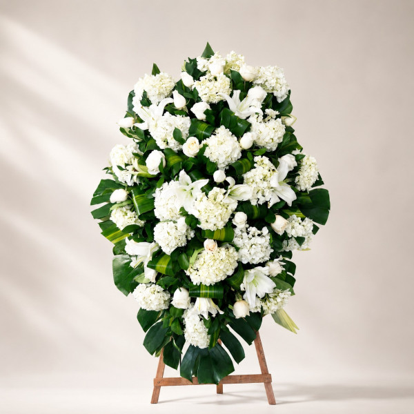 Pedestal en rosas lirios y hortensias