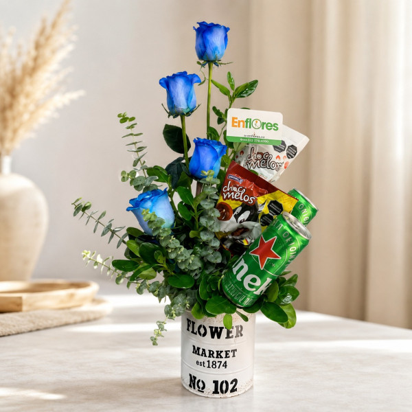 Arreglo con Rosas Azules, Chomelos y Cervezas