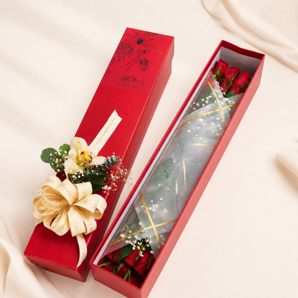 Caja con 24 Rosas y Aplique de Orquídeas - Diseño Eficaz