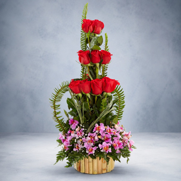 Arreglo de 18 Rosas y Orquídeas Hawaianas - Diseño Idilio