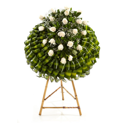 Corona con Hojas y Rosas Blancas - Edición | Enflores