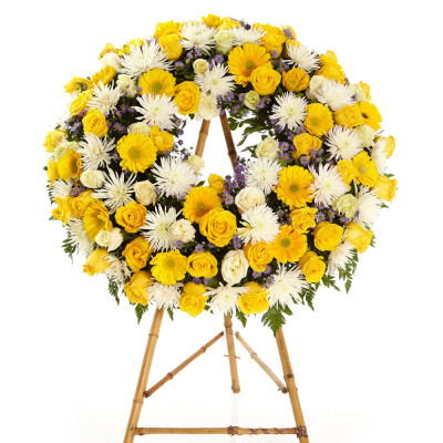 Corona con Crisantemos, Gerberas y Rosas - Diseño Consuelo Corona con Crisantemos, Gerberas y Rosas - Diseño Consuelo